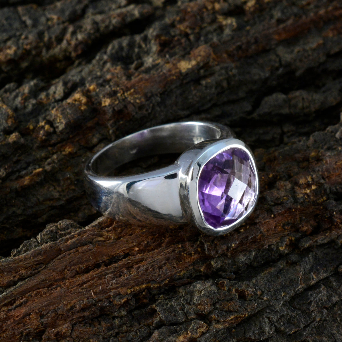 Ivana Trendy Purple Solitaire Ring