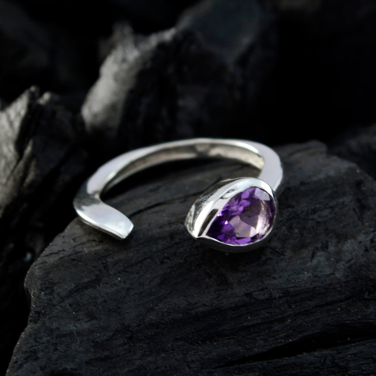 Sofía Fairytale Purple Solitaire Ring