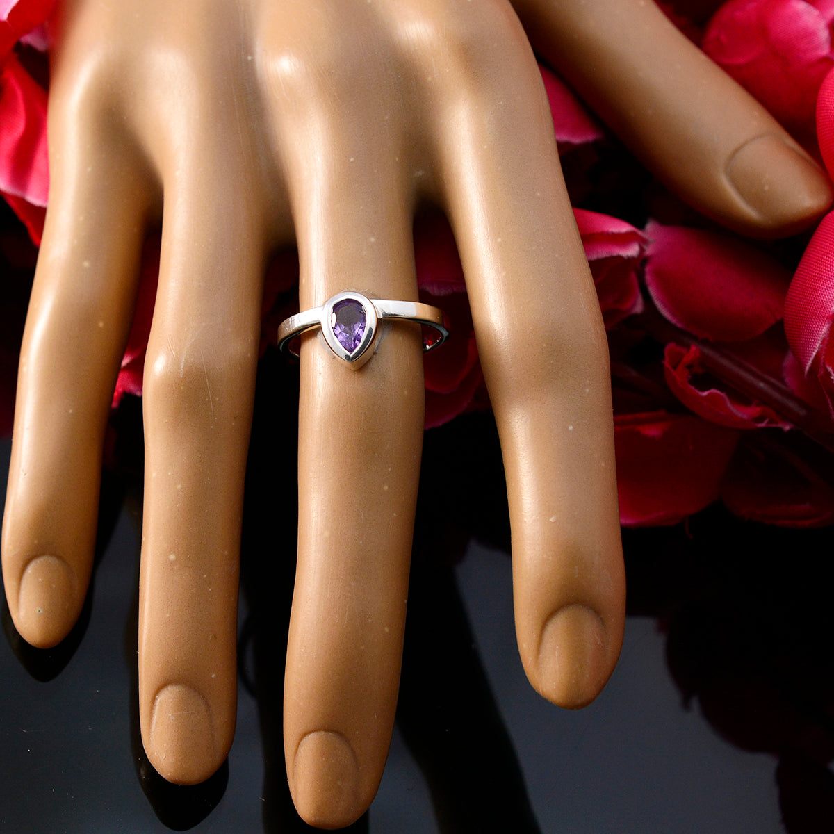 Yuna propsel Purple Solitaire Ring
