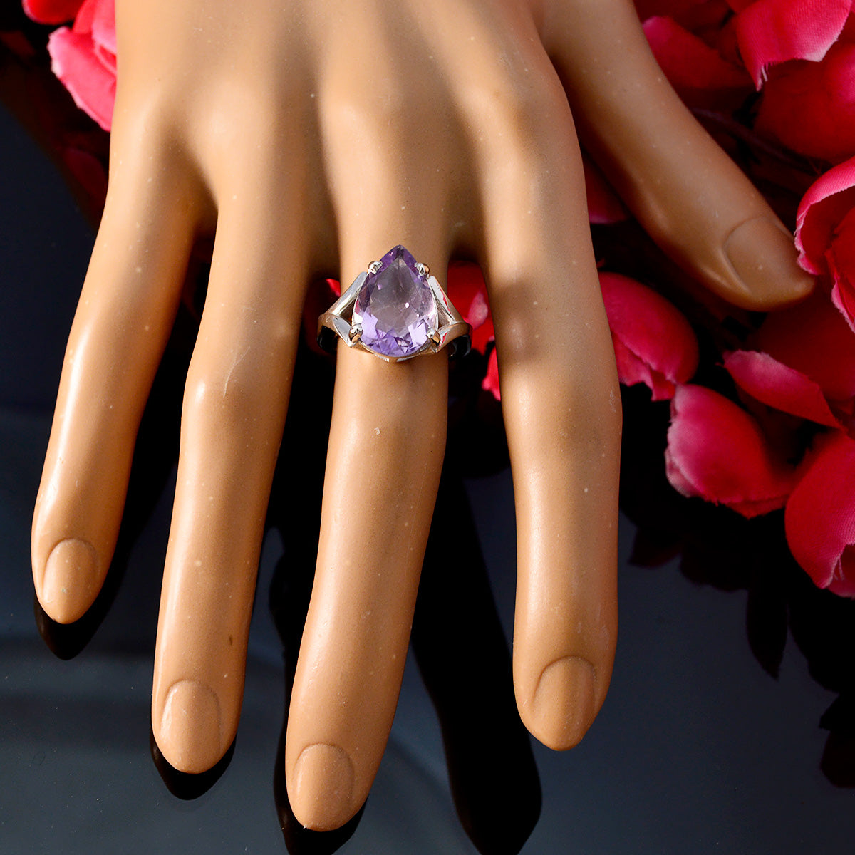 Penelope propsel Purple Solitaire Ring