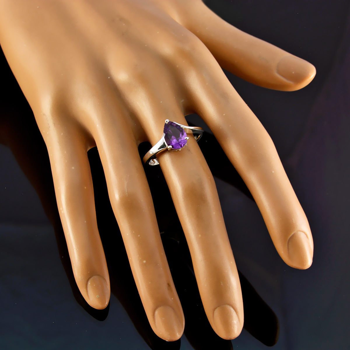 Min-seo Sophisticated Purple Solitaire Ring