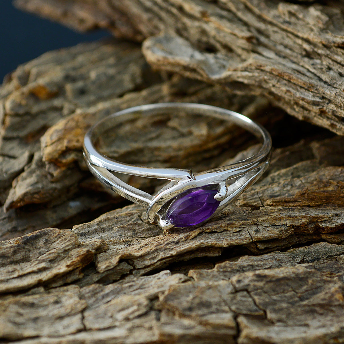 Hua Trendy Purple Solitaire Ring