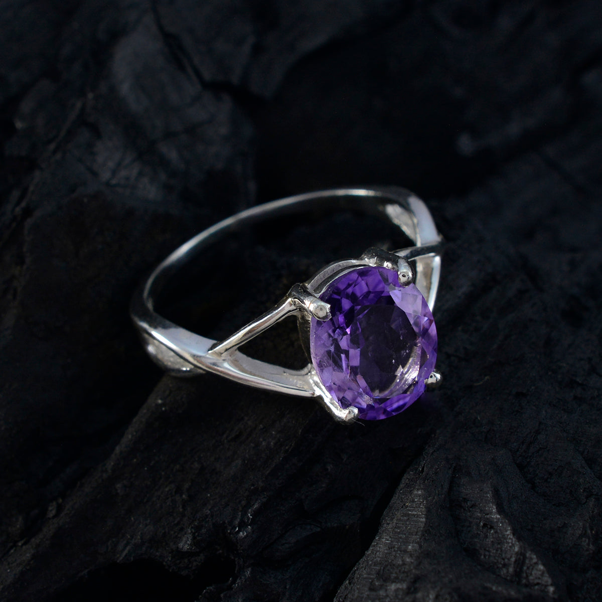 Naomi Glamorous Purple Solitaire Ring