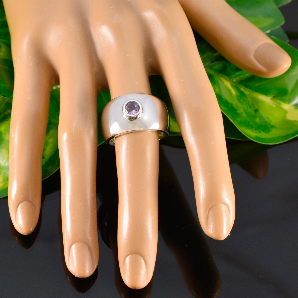 Nisa Glamorous Purple Solitaire Ring