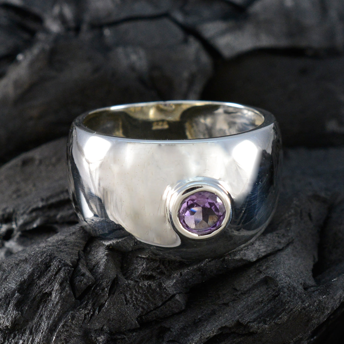 Nisa Glamorous Purple Solitaire Ring