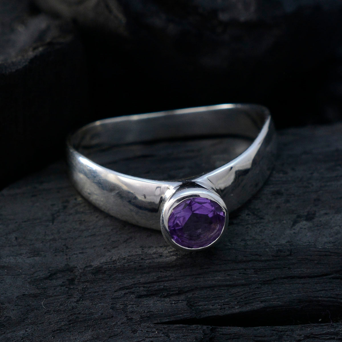 Chen Modern Purple Solitaire Ring