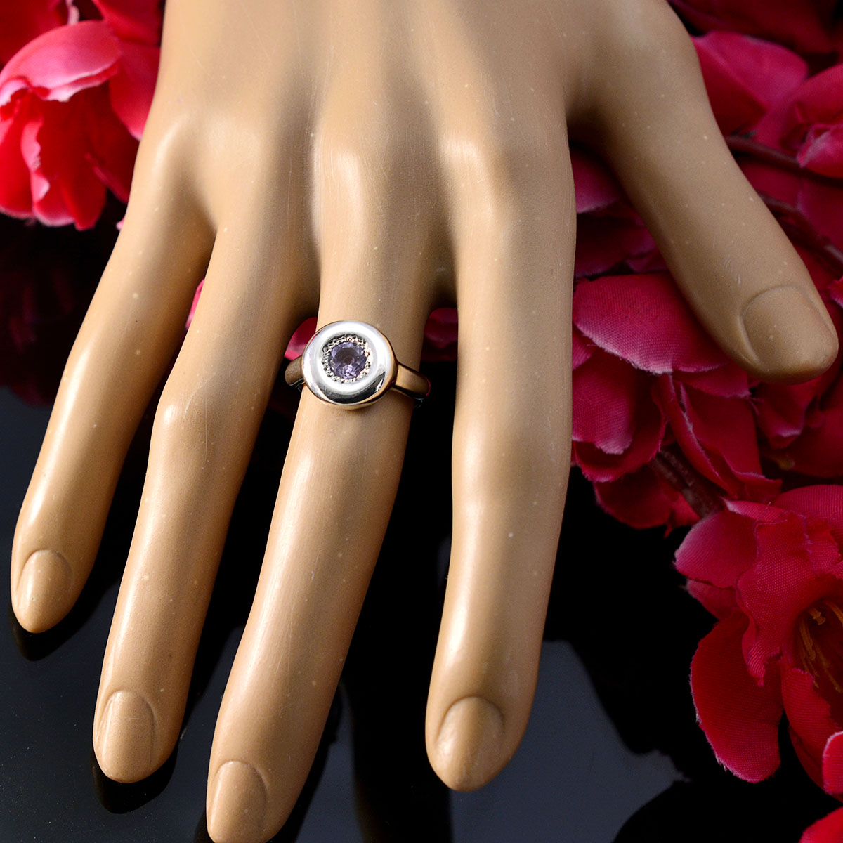 Aiko Luxurious Purple Solitaire Ring
