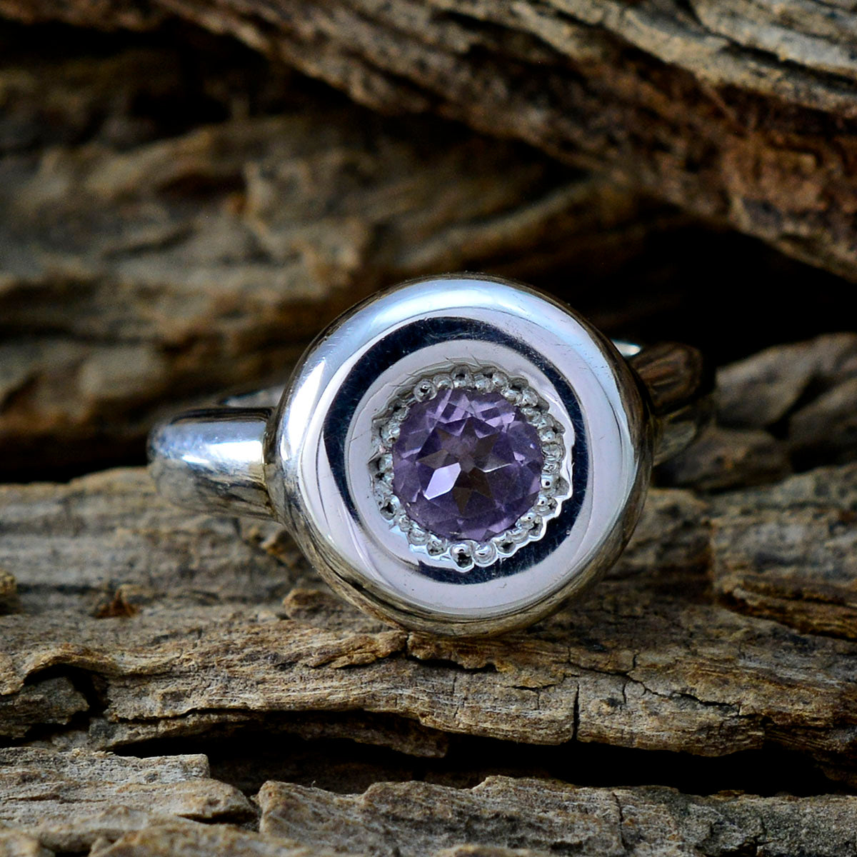 Aiko Luxurious Purple Solitaire Ring