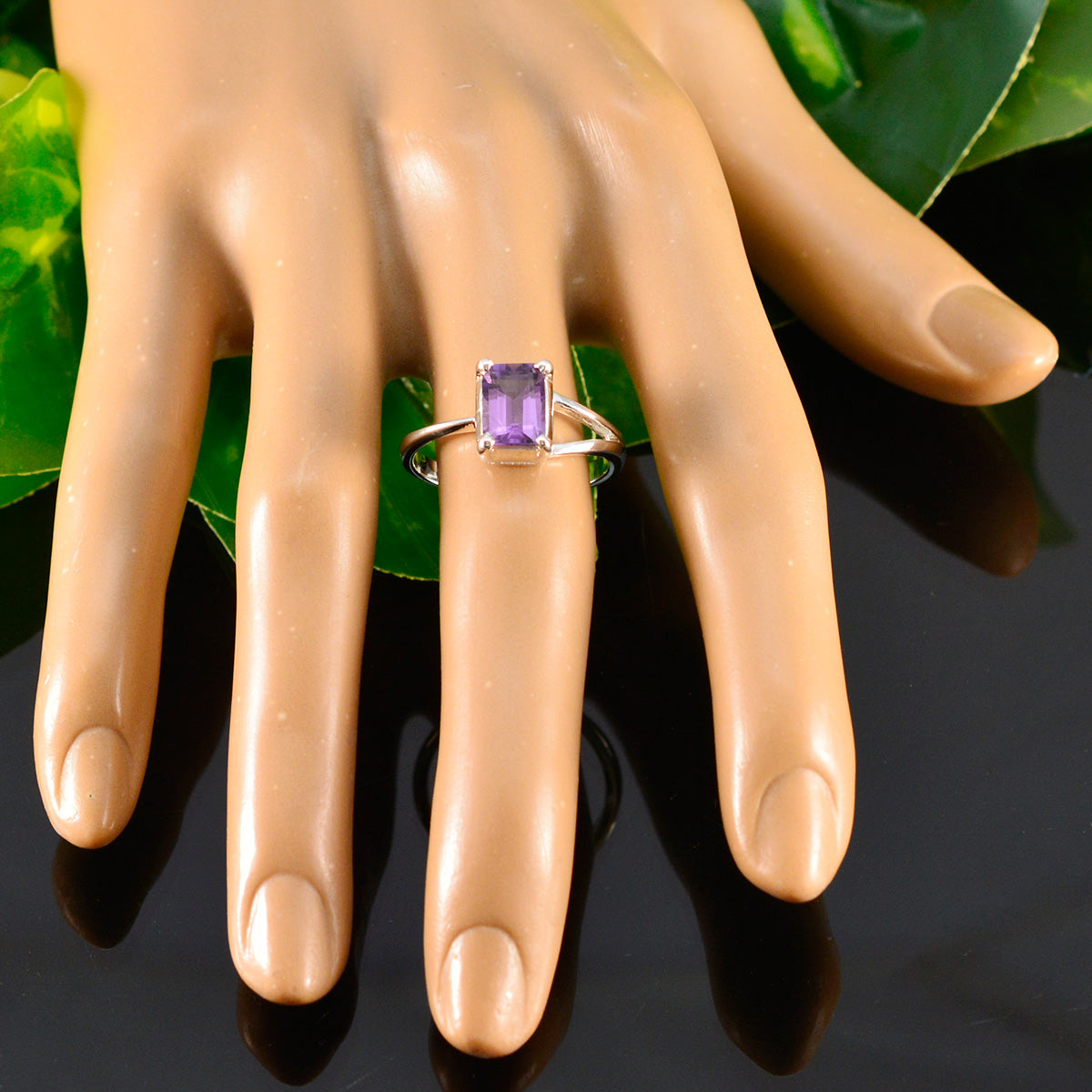 Soo-jin Contemporary Purple Solitaire Ring