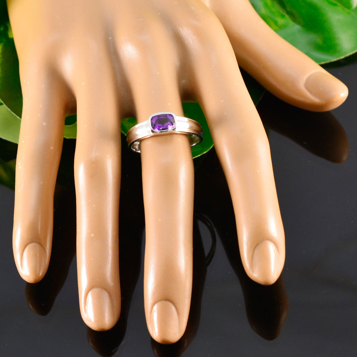 Min-seo Abstract Purple Solitaire Ring