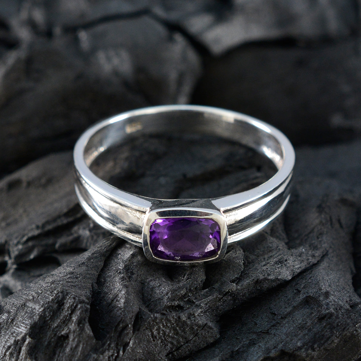 Min-seo Abstract Purple Solitaire Ring