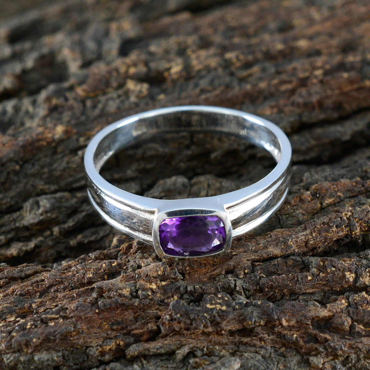 Min-seo Abstract Purple Solitaire Ring