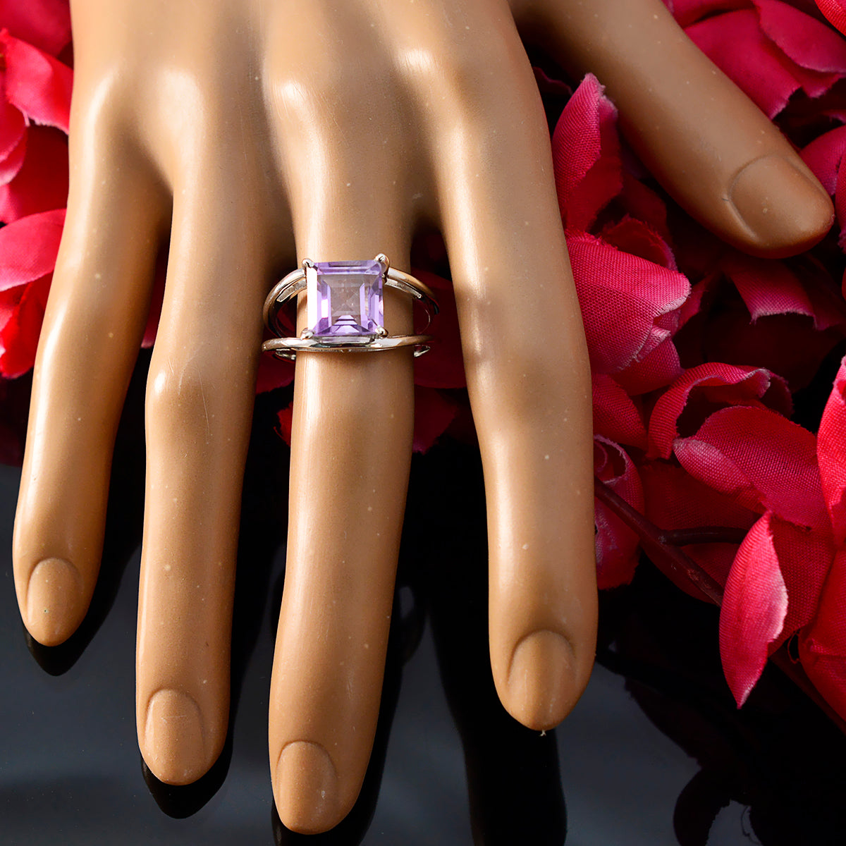 Alice Glamorous Purple Solitaire Ring
