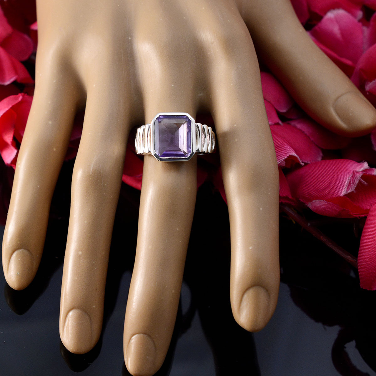 Florencia Signet Purple Solitaire Ring