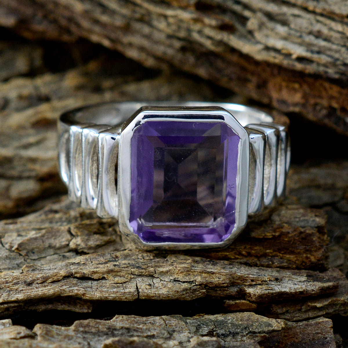 Florencia Signet Purple Solitaire Ring