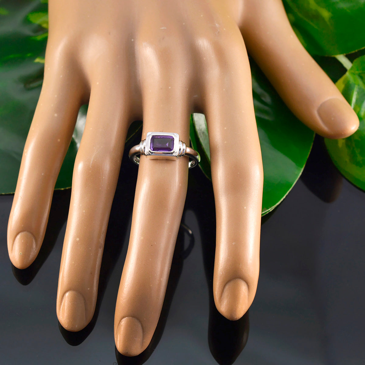 Mei Glamorous Purple Solitaire Ring
