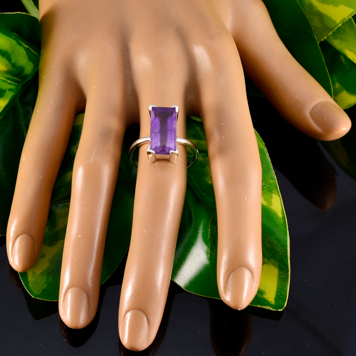 Hanna Trendy Purple Solitaire Ring