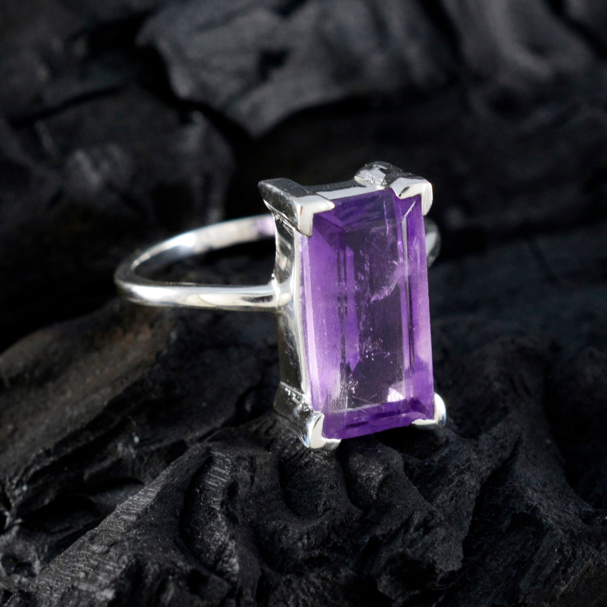 Hanna Trendy Purple Solitaire Ring
