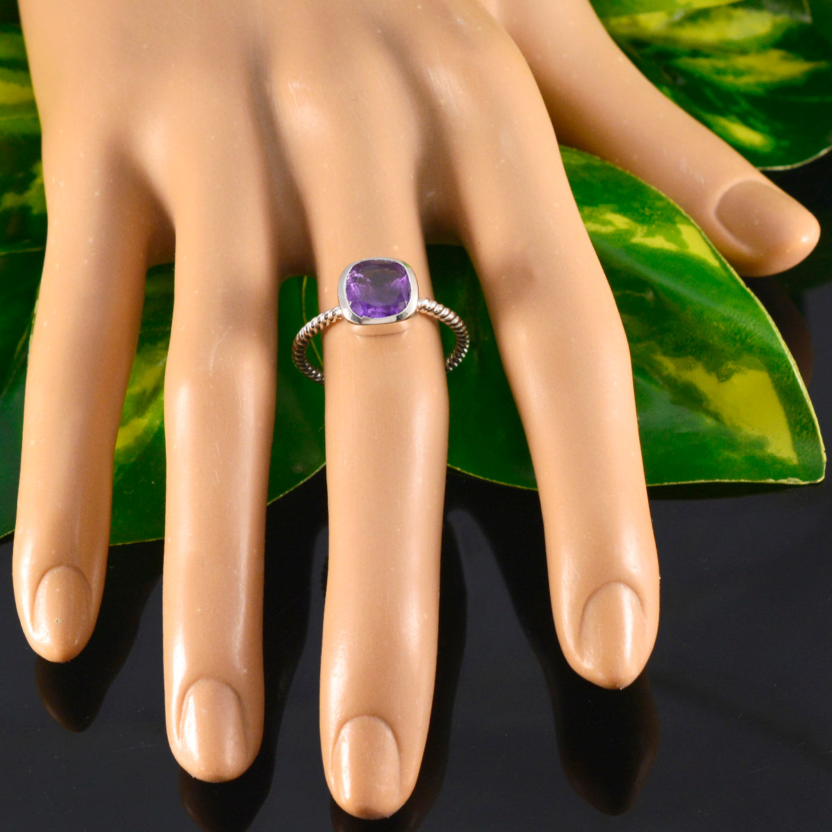 Eun-ji Twist Purple Solitaire Ring