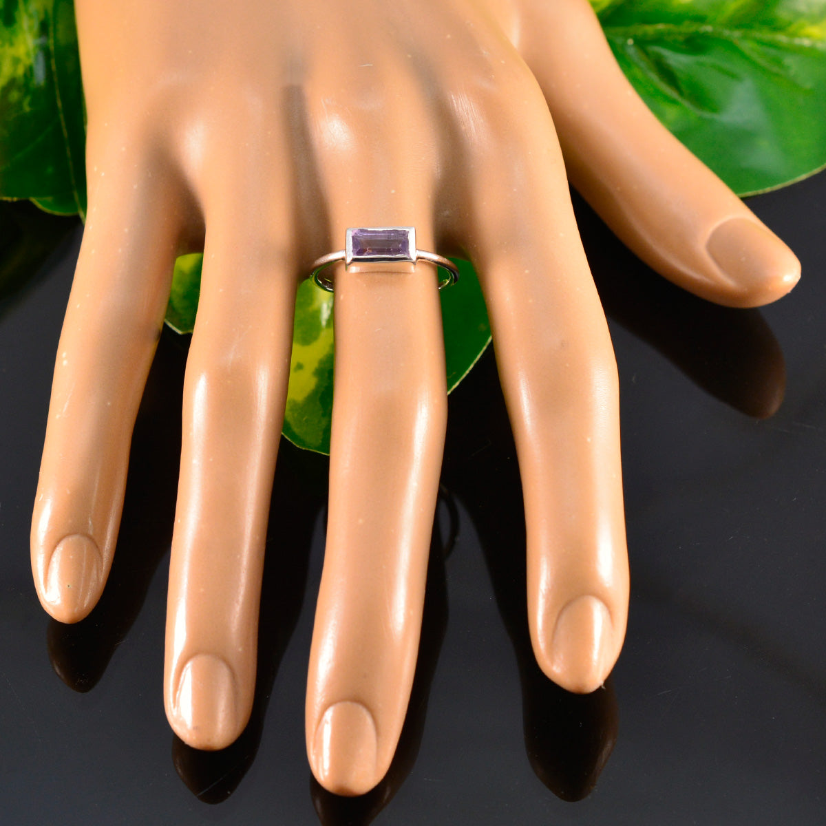 Hye-jin Glamorous Purple Solitaire Ring