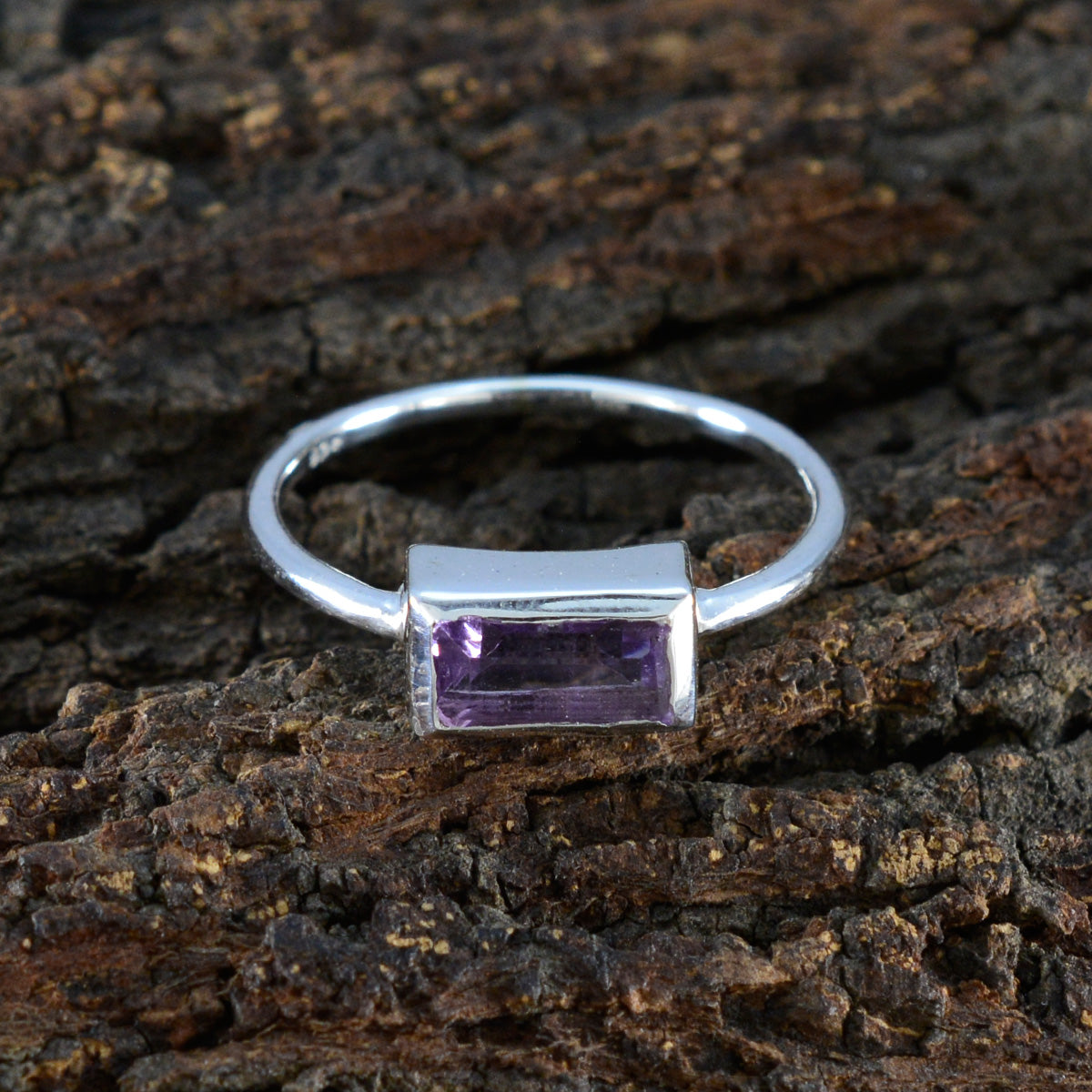 Hye-jin Glamorous Purple Solitaire Ring