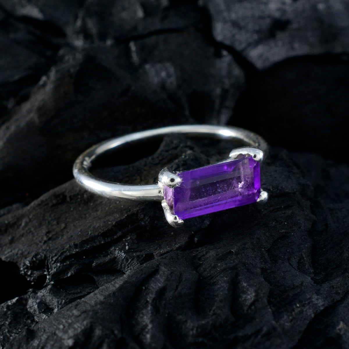 Mei Modern Purple Solitaire Ring