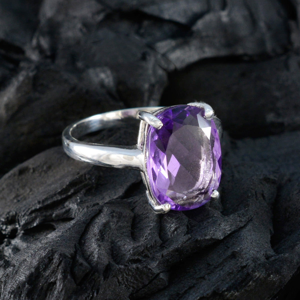 Putri Love Purple Solitaire Ring