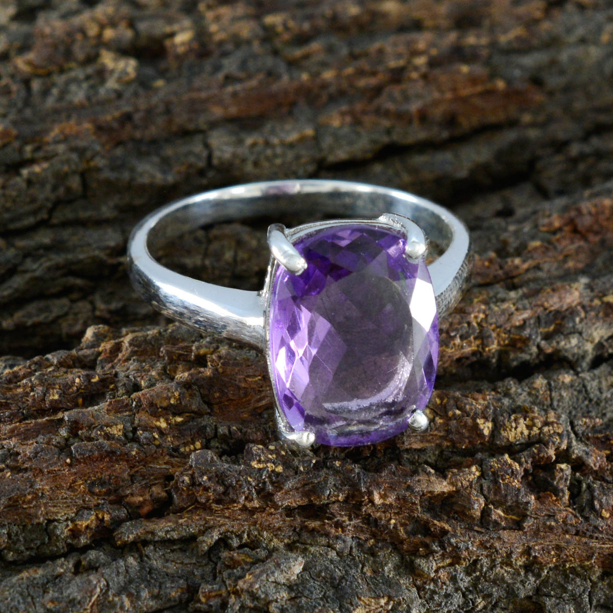 Putri Love Purple Solitaire Ring