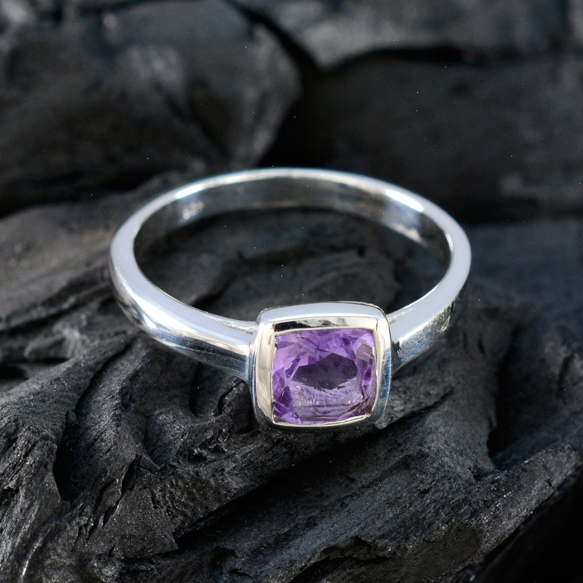 Siti Romantic Purple Solitaire Ring