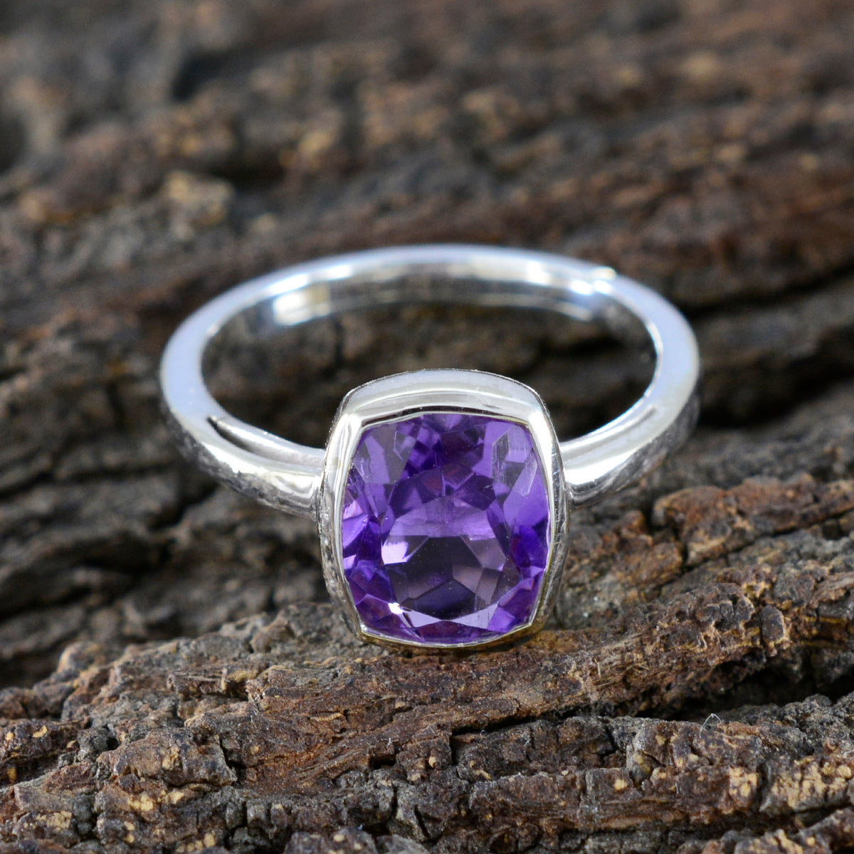 Aria Glamorous Purple Solitaire Ring