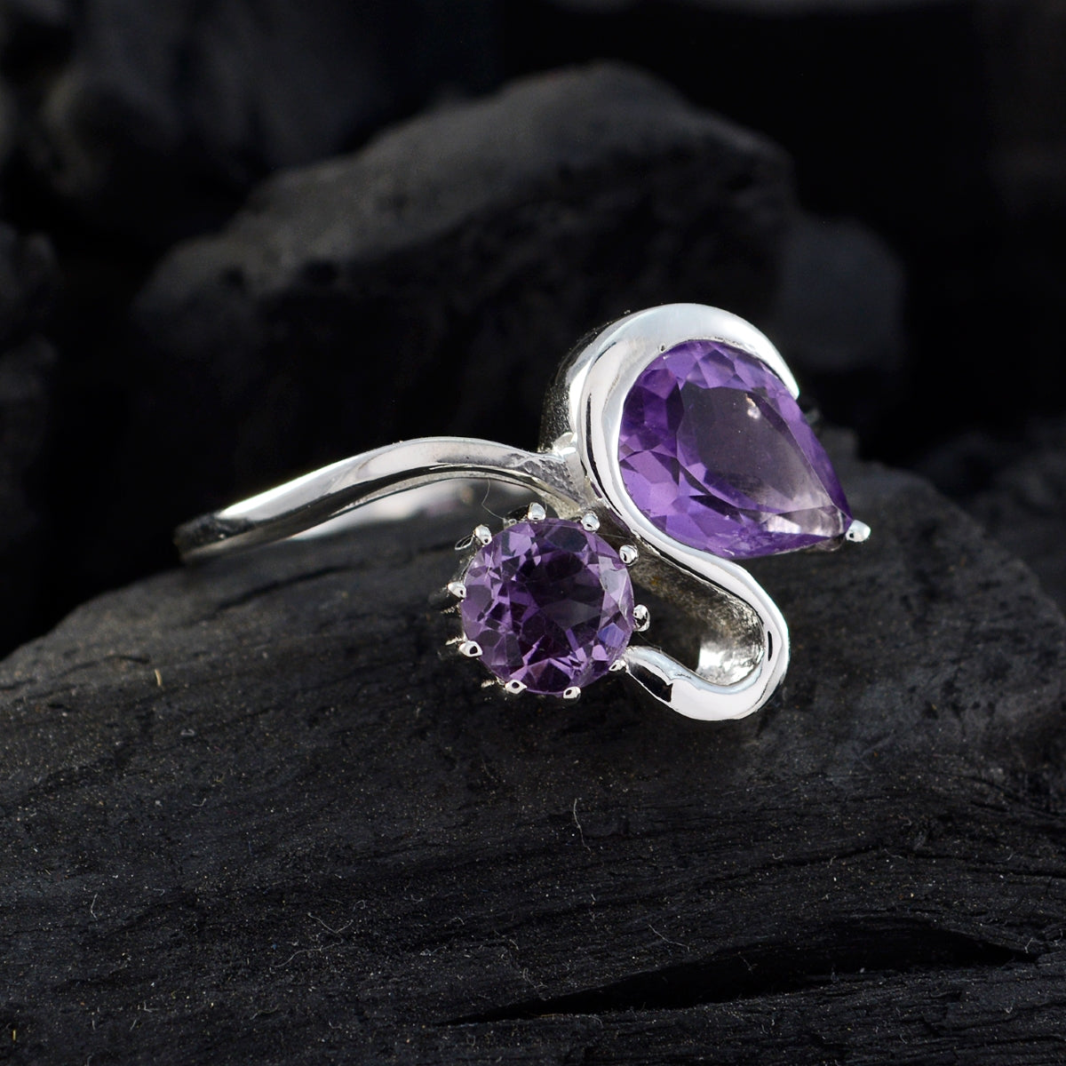 Ananya Graceful Purple Toi et Moi Ring