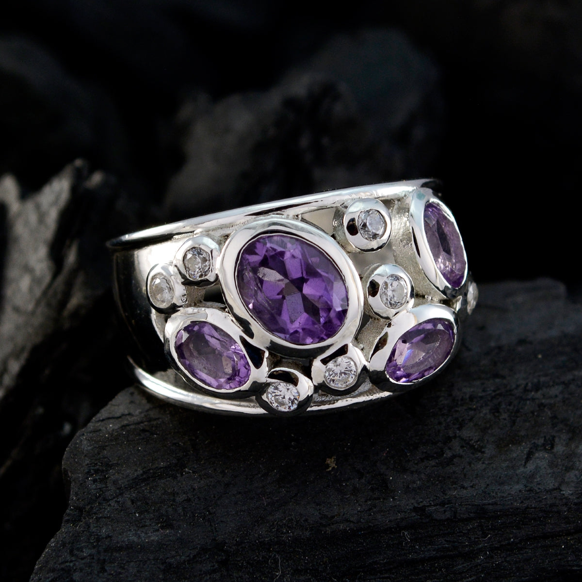 Laura Trendy Purple quarter Ring