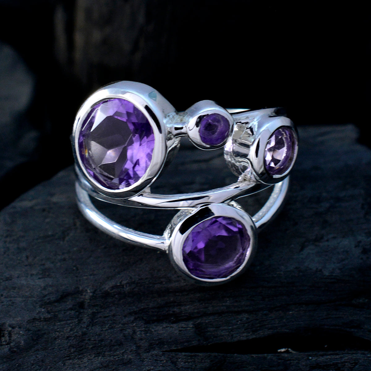 Ivy Love Purple quarter Ring
