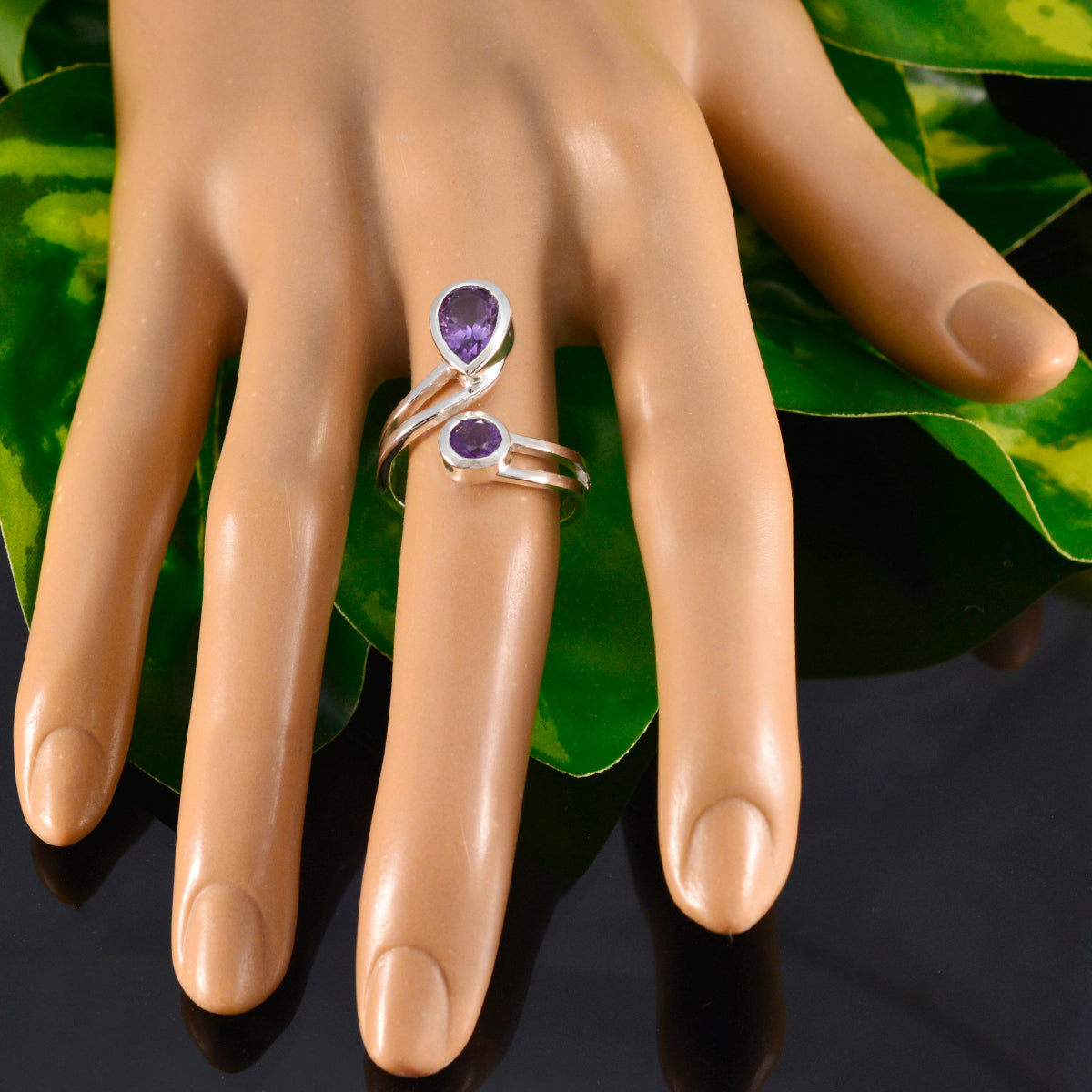 Riya Romantic Purple Toi et Moi Ring