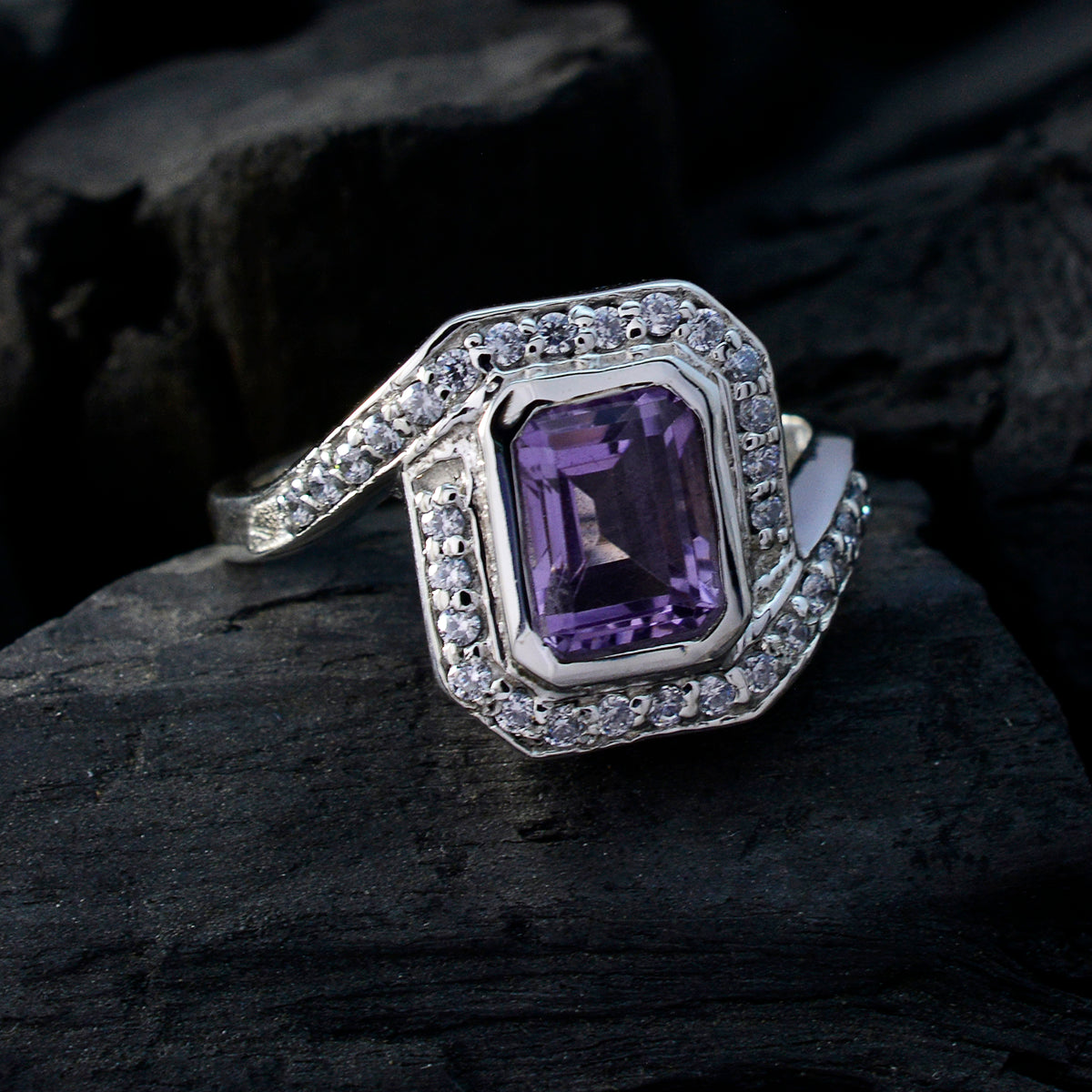 Milagros Modern Purple Halo Ring