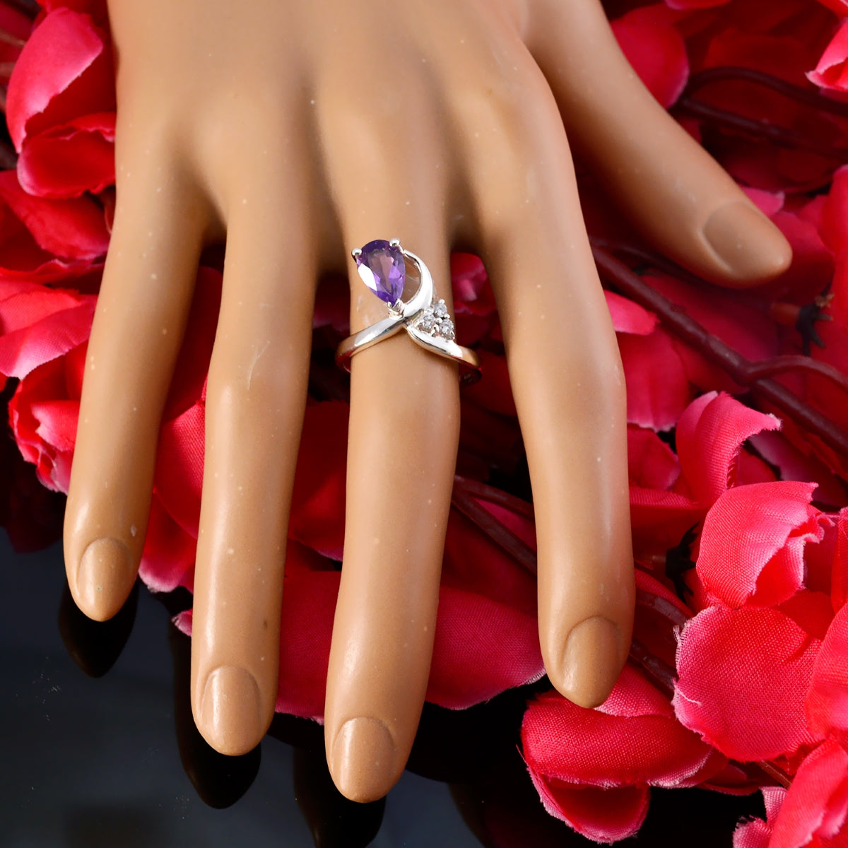 Jiwoo Feminine Purple Halo Ring