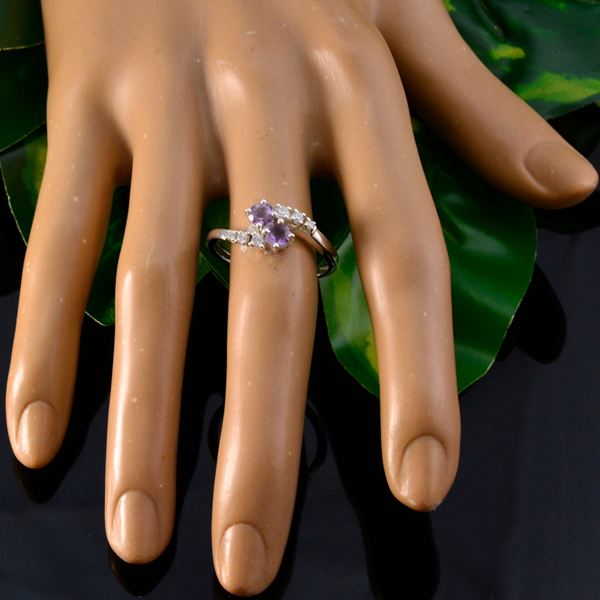 Nari Sophisticated Purple Toi et Moi Ring
