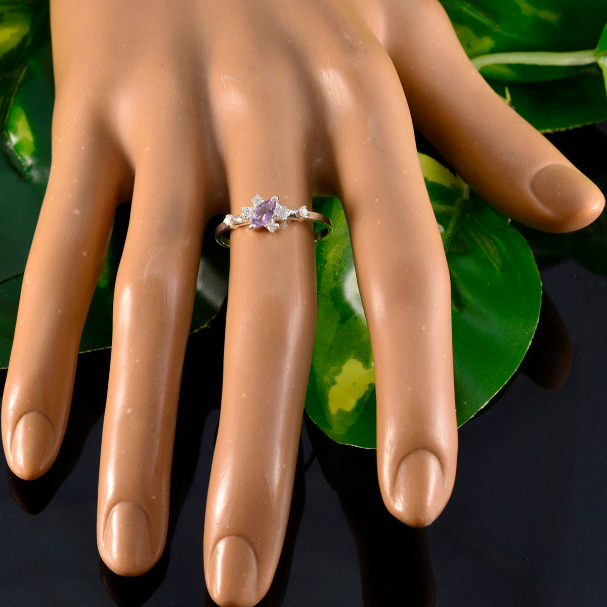 Yan Modern Purple Halo Ring