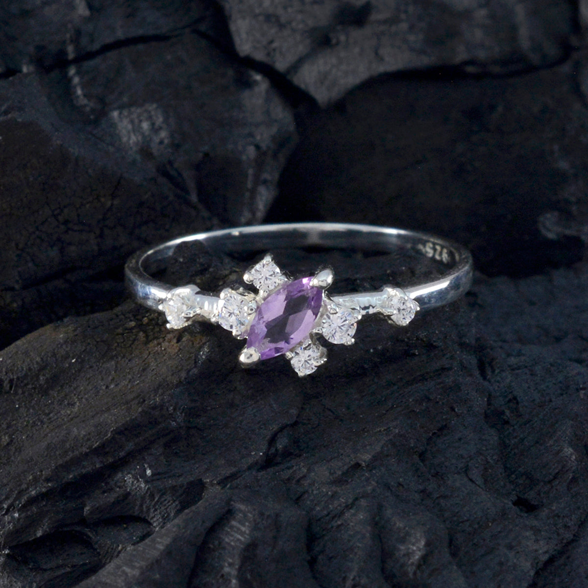 Yan Modern Purple Halo Ring