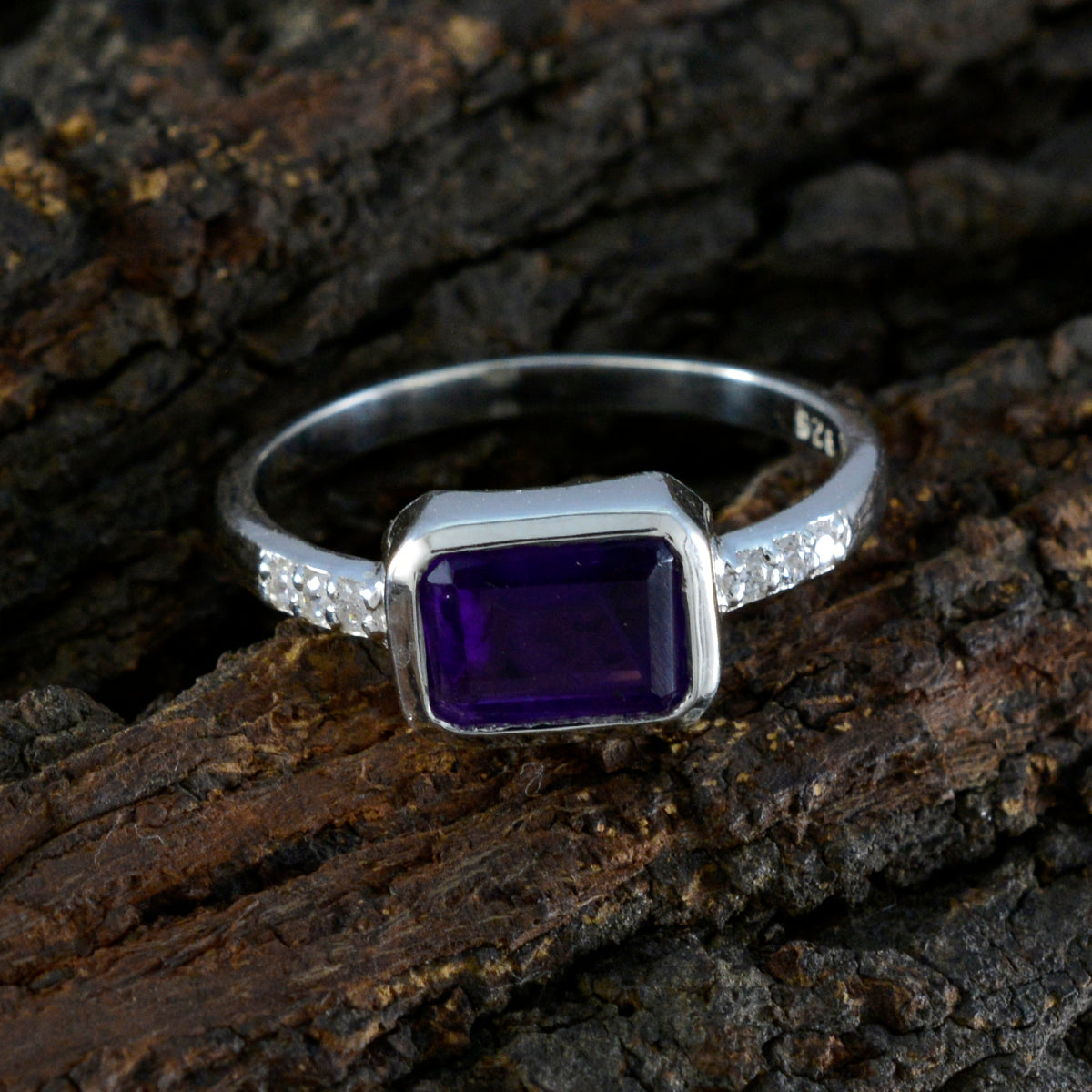 Pauline Trendy Purple Halo Ring