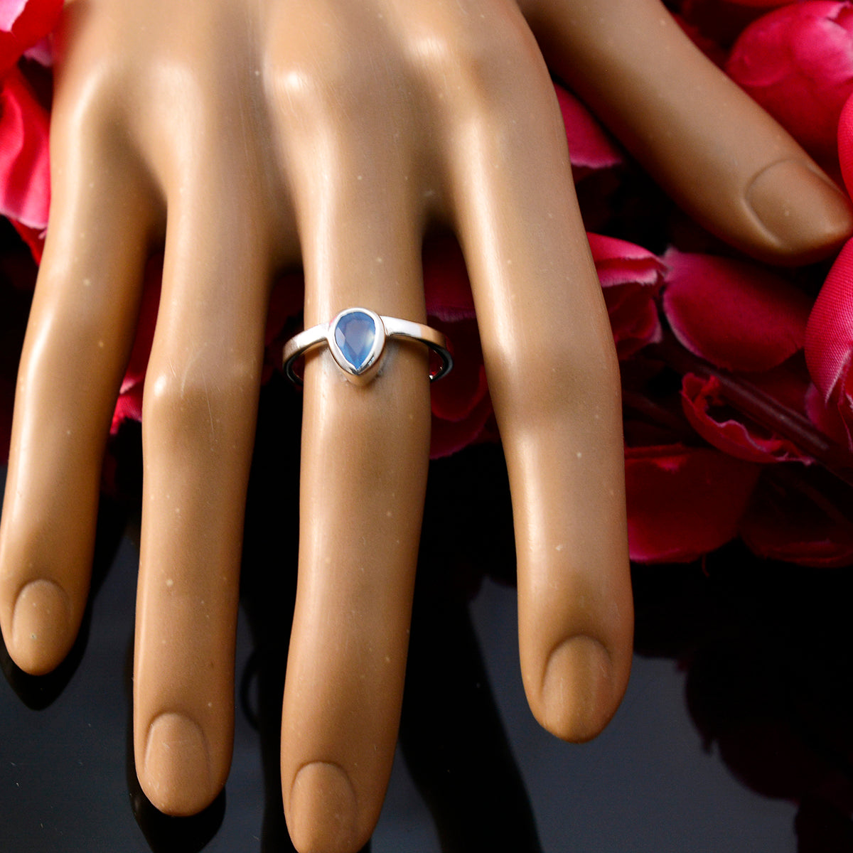 Xiu valentine Blue Solitaire Ring