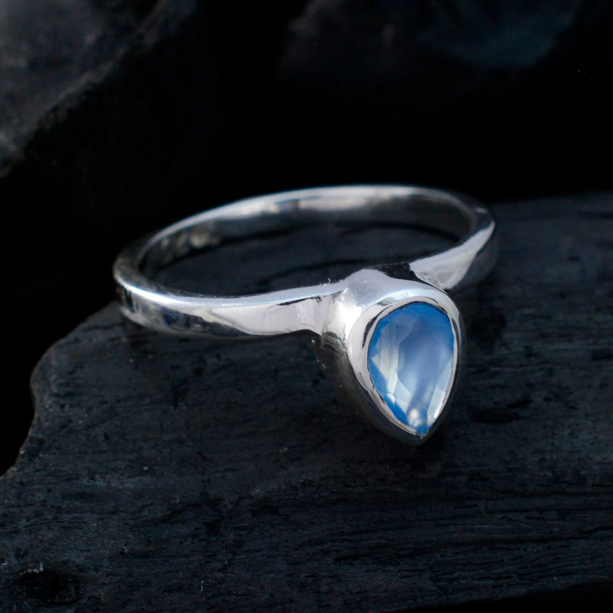 Xiu valentine Blue Solitaire Ring