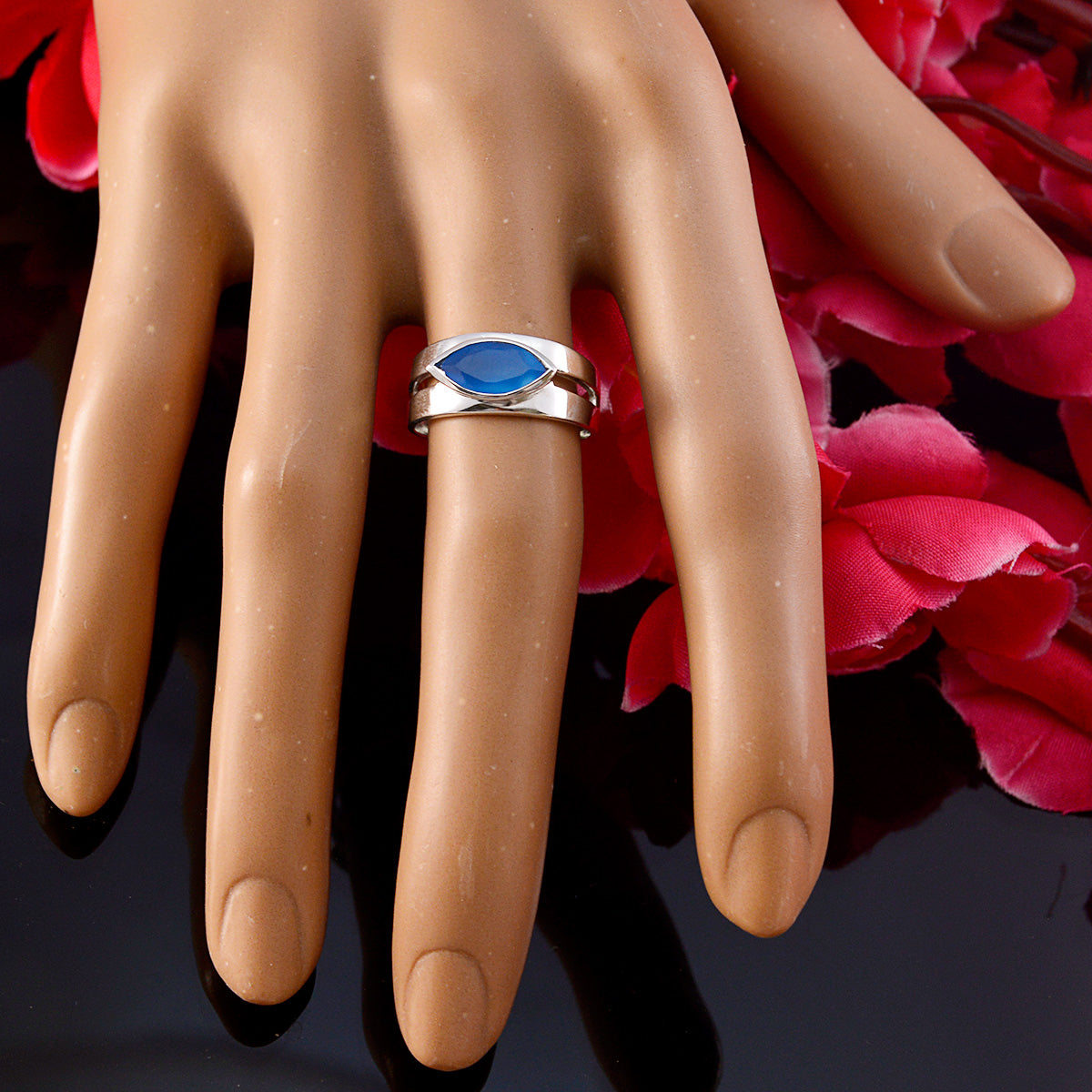 Anna Trendy Blue Solitaire Ring