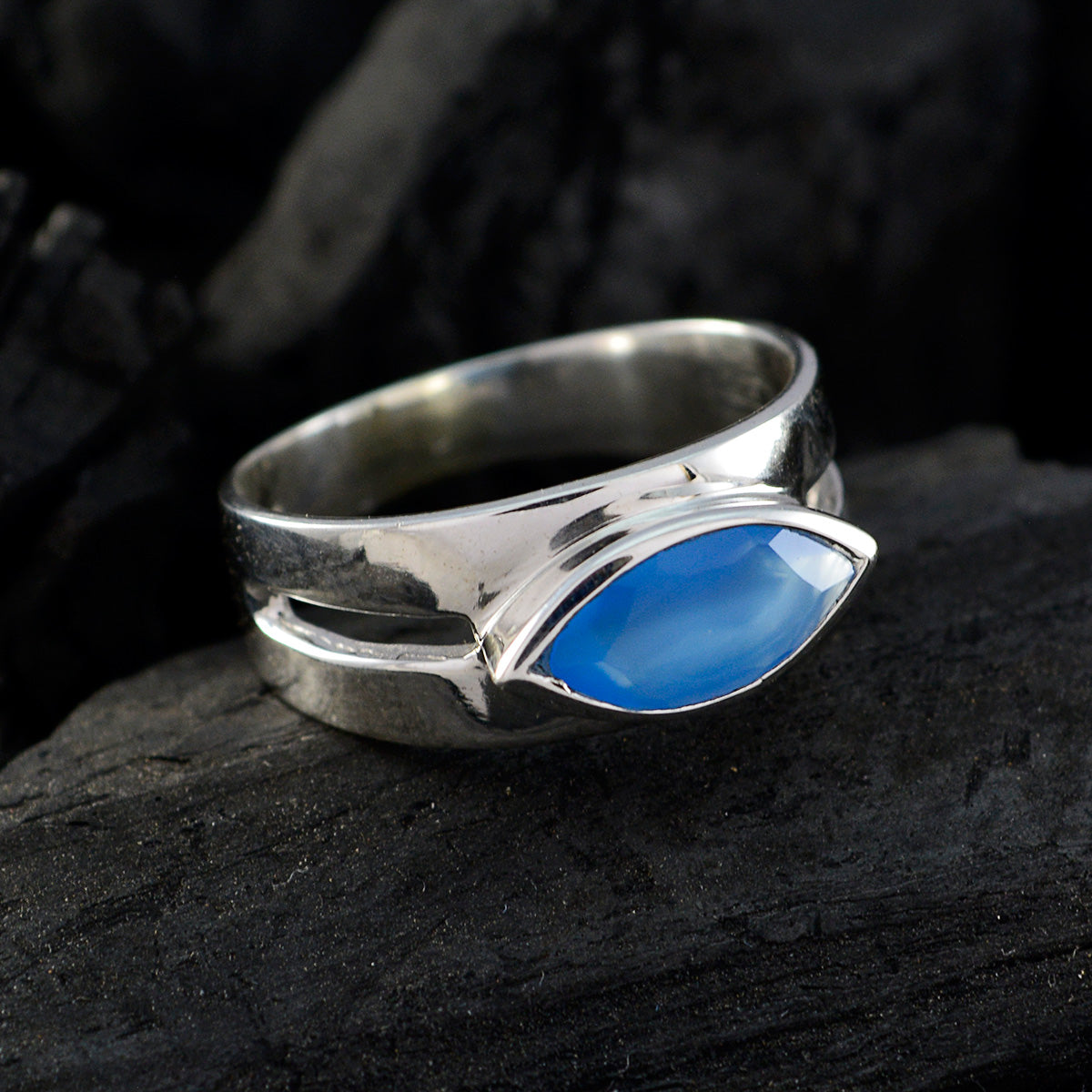 Anna Trendy Blue Solitaire Ring