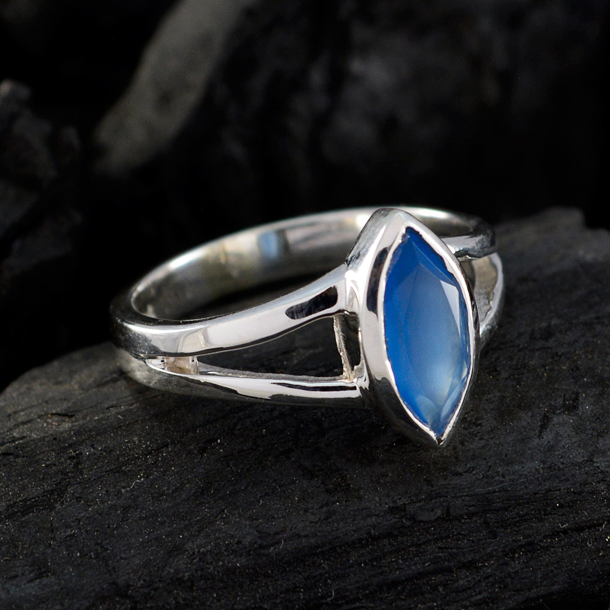 Nari Geometric Blue Solitaire Ring
