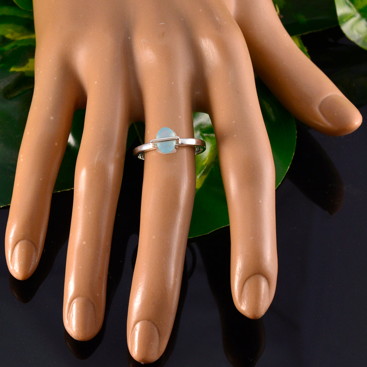 Eun-ji Graceful Blue Solitaire Ring
