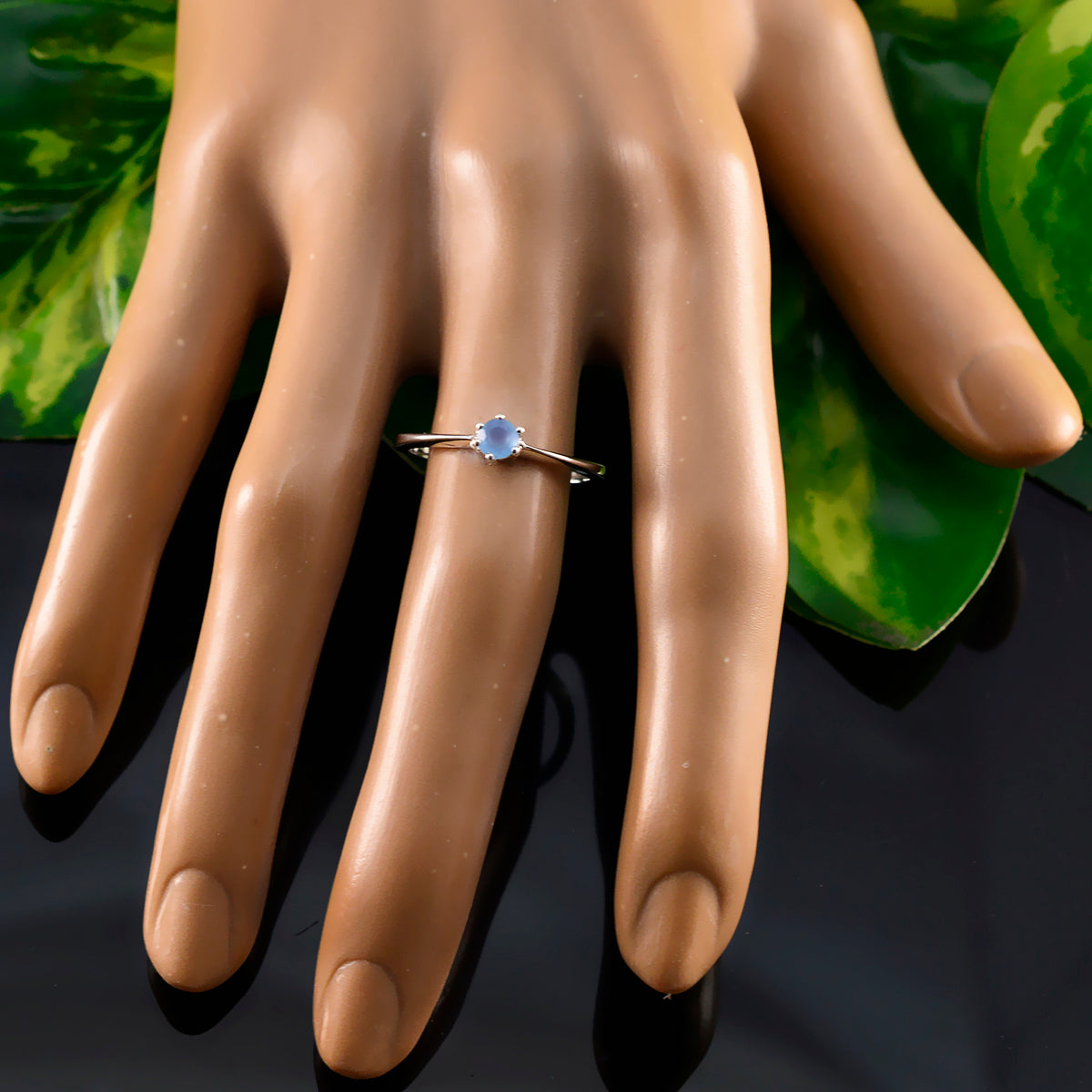 Seo-yeon Feminine Blue Solitaire Ring