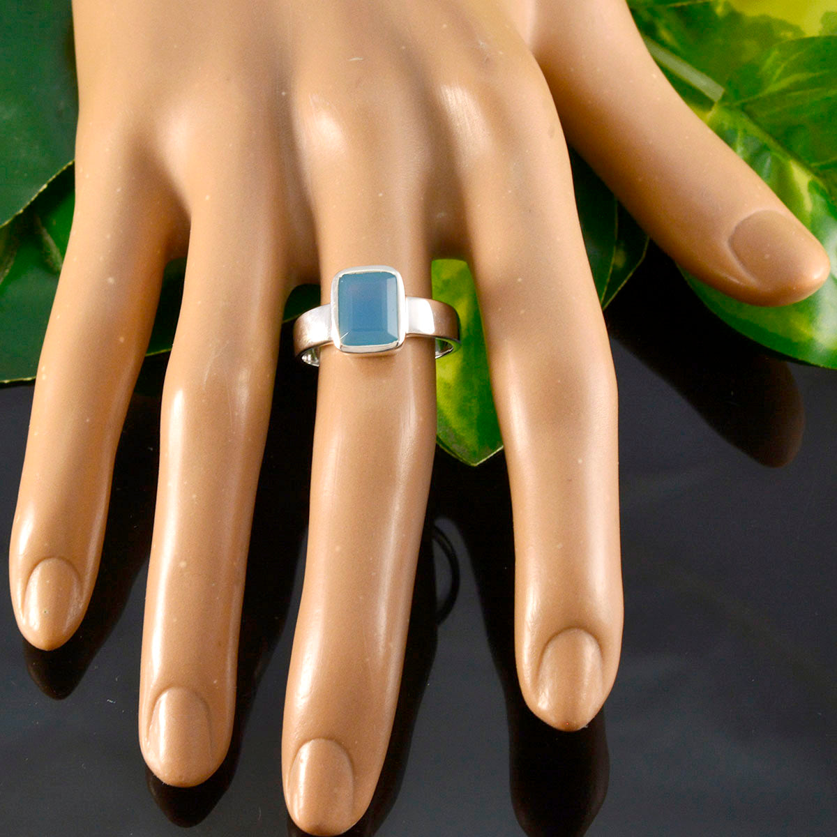 Isadora Trendy Blue Solitaire Ring