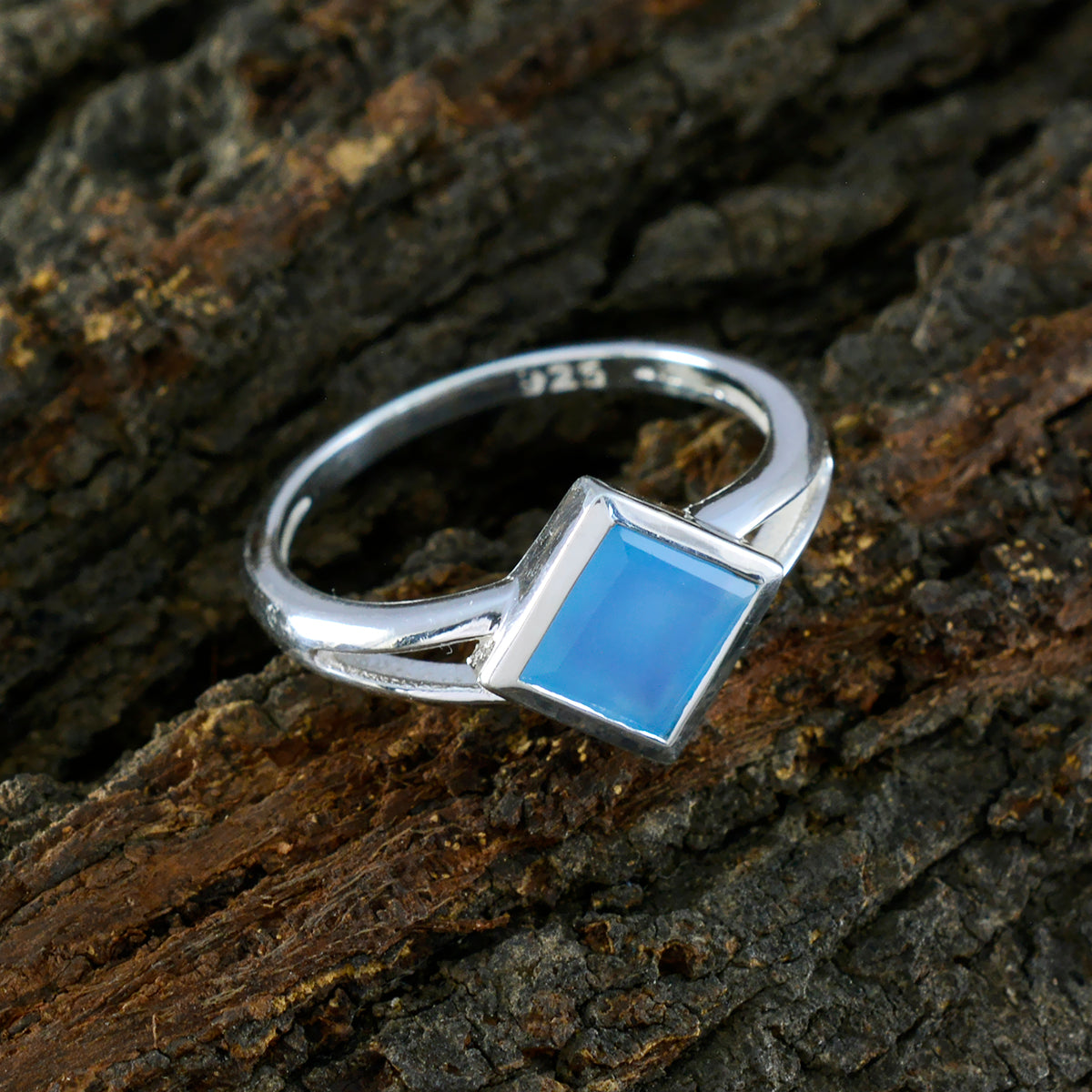 Aiko Feminine Blue Solitaire Ring