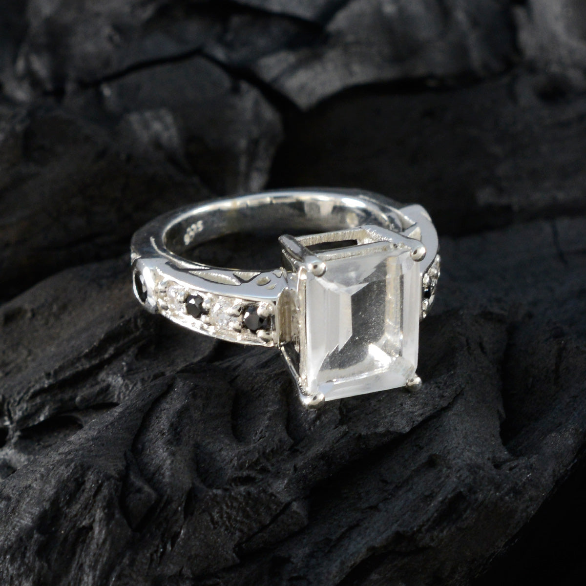 Siti Sophisticated Black Halo Ring